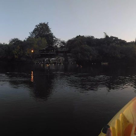 Caprivi Houseboat Safari Lodge Katima Mulilo Eksteriør bilde