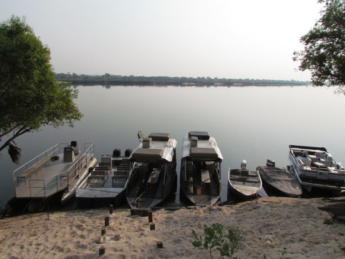 Caprivi Houseboat Safari Lodge Katima Mulilo Eksteriør bilde